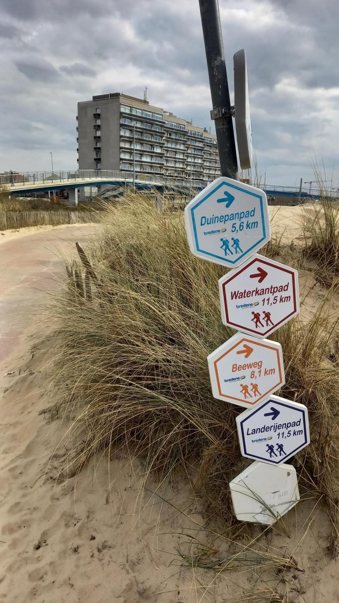 Studio Astrid At 100 Meter From Sea With Parking Place Bredene Bagian luar foto