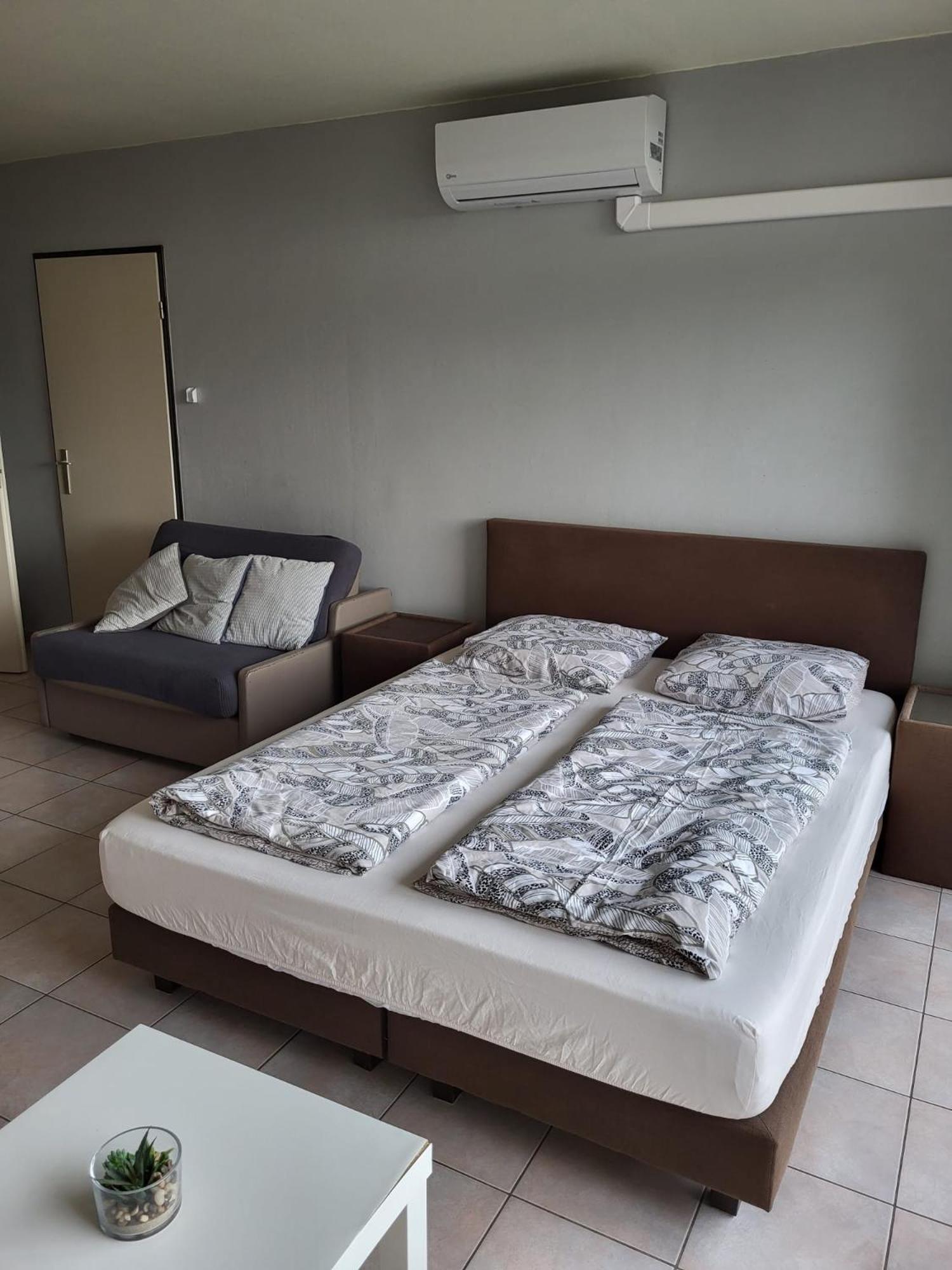 Studio Astrid At 100 Meter From Sea With Parking Place Bredene Bagian luar foto