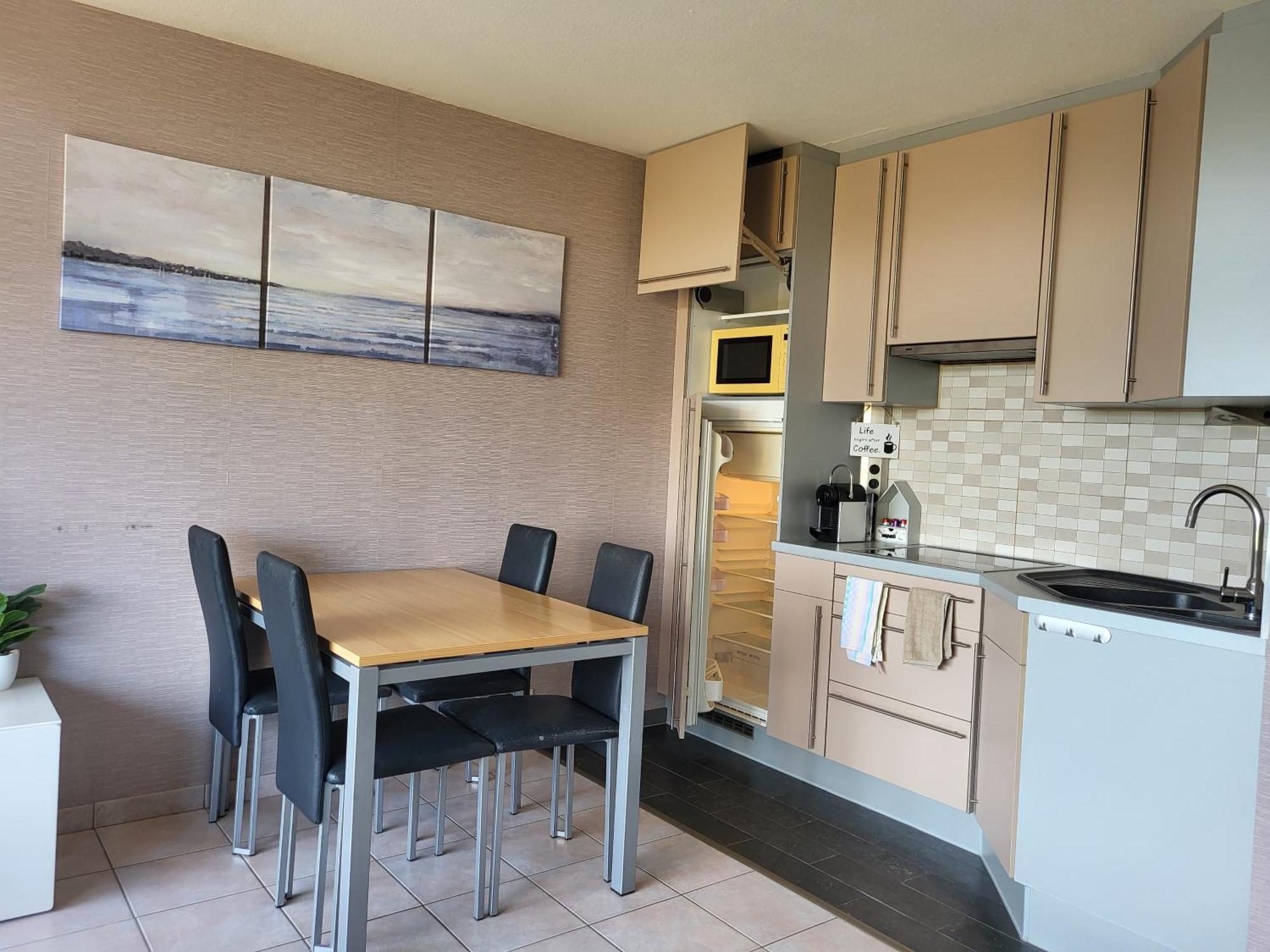 Studio Astrid At 100 Meter From Sea With Parking Place Bredene Bagian luar foto
